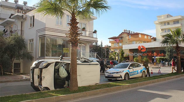 Antalya'da feci kaza: 2 yaralı