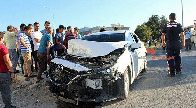 Antalya'da feci kaza: 2'si çocuk 5 yaralı