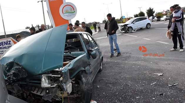 Antalya'da feci kaza: 3 yaralı