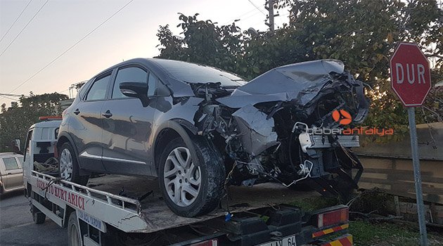 Antalya'da feci kaza: 4 kişi yaralandı