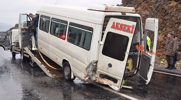 Antalya'da feci kaza: 5 yaralı