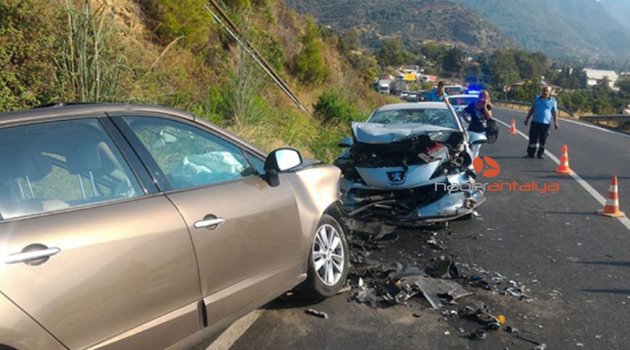 Antalya'da feci kaza: 8 yaralı