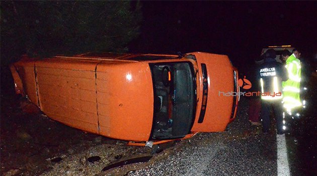 Antalya'da feci kaza: Minibüs şarampole uçtu