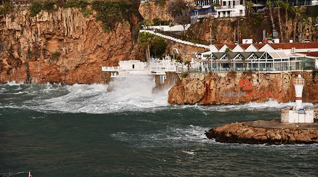 Antalya'da fırtına