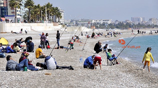 ANTALYA'DA GÜNEŞ ISITIYOR