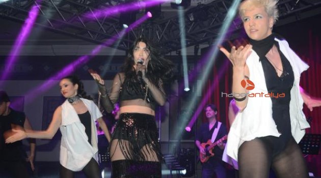 Antalya'da Hande Yener konseri