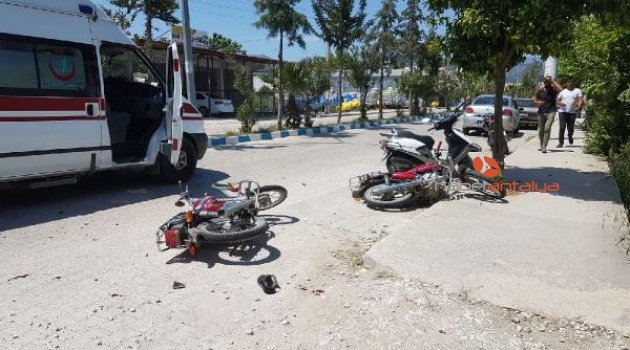Antalya'da iki motor çarpıştı: 2 yaralı