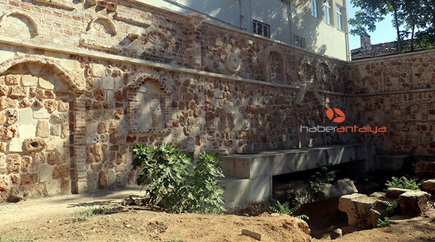 Antalya'da kaçak antik tiyatro kazısı iddiası