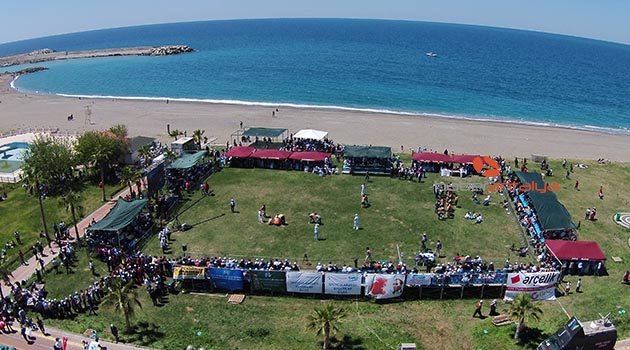 Antalya'da Karakucak Güreşleri sahile taşındı