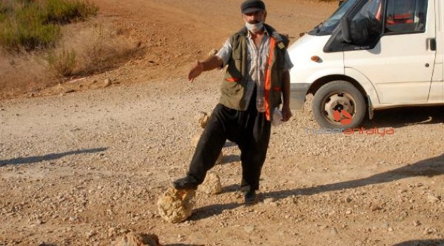 Kendisine ait olduğunu iddia etti, giriş ve çıkışı trafiğe kapattı