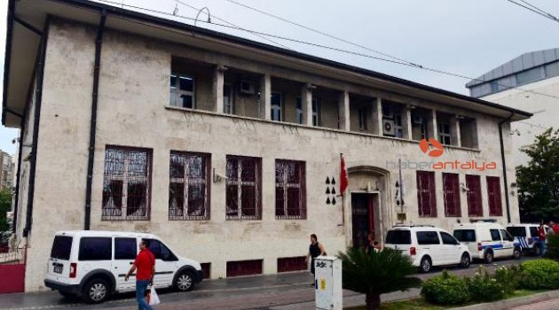 Antalya'da Merkez Bankası girişinde 'koku paniği'