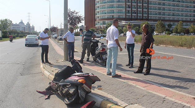 Antalya'da motosikletler çarpıştı: 2 yaralı