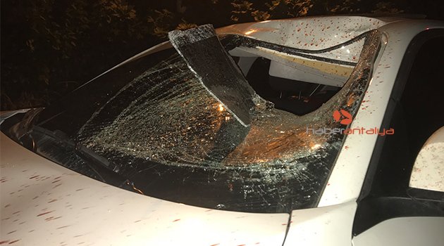 Antalya'da otomobil bisikletli üniversite öğrencilerine çarptı: 1 ölü, 1 yaralı