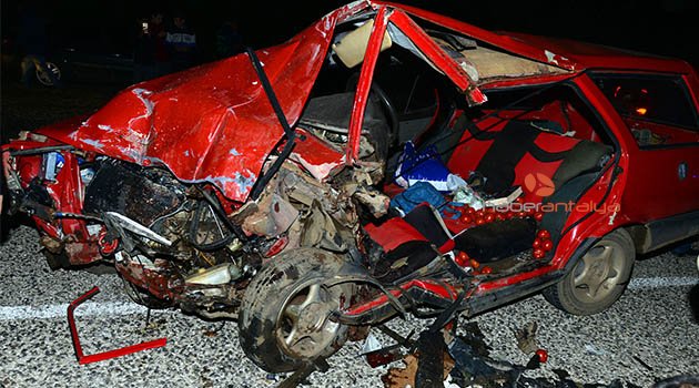 Antalya'da otomobiller çarpıştı: 1 ölü, 6 yaralı