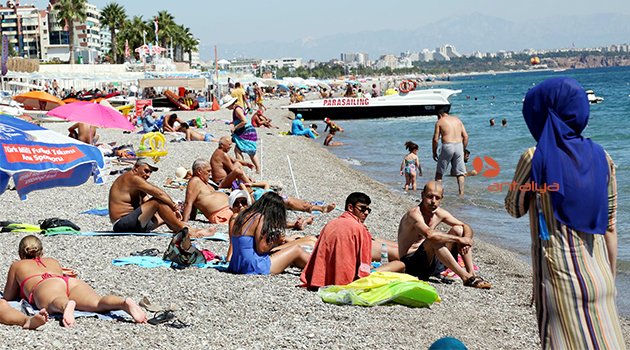 ANTALYA'DA PİKNİK ALANLARI VE SAHİLLER DOLU