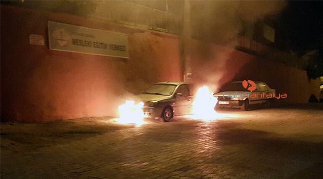 Antalya'da polis memurunun aracı kundaklandı