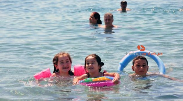 Antalya'da sahillere akın