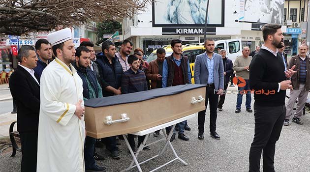 Antalya'da tabutlu eylem