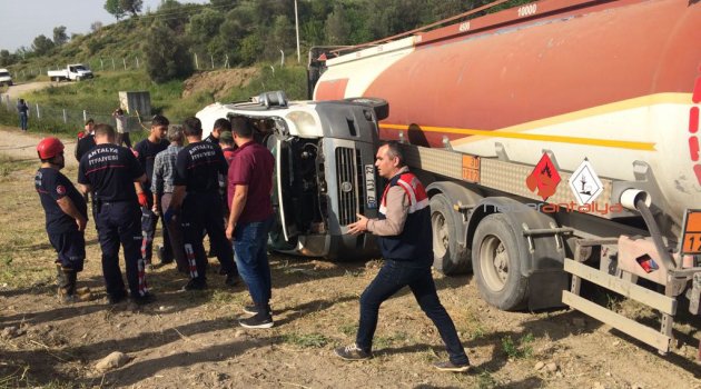 SON DURUM: Antalya'da tankerle öğrenci servisi çarpıştı: 3'ü ağır 23 yaralı