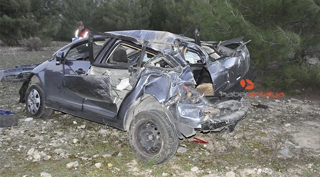 ANTALYA'DA TRAFİK KAZASI: 2 ÖLÜ, 2 YARALI