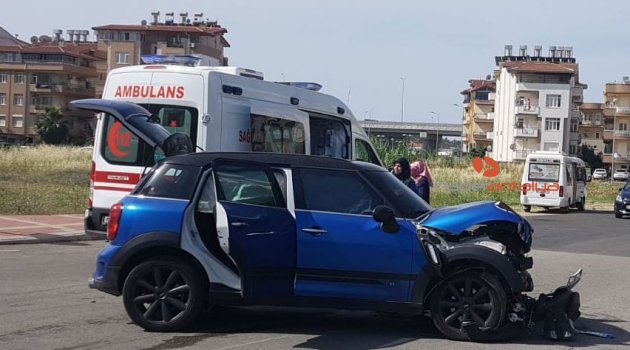 Antalya'da trafik kazası: 2 yaralı