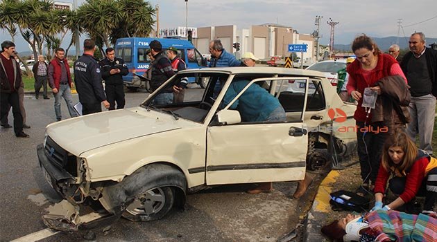 Antalya'da trafik kazası: 2'si ağır 3 yaralı