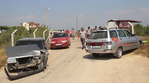 Antalya'da trafik kazası: 3 yaralı