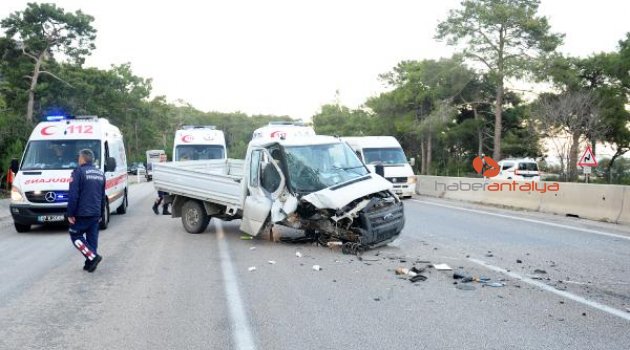 Antalya'da trafik kazası: 3 yaralı