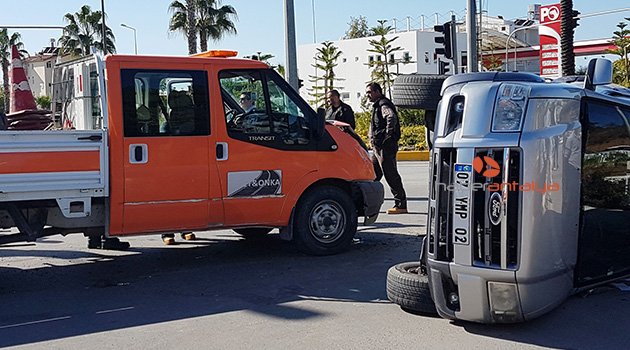 Antalya'da trafik lambası her yöne yeşil yandı, ortalık birbirine girdi