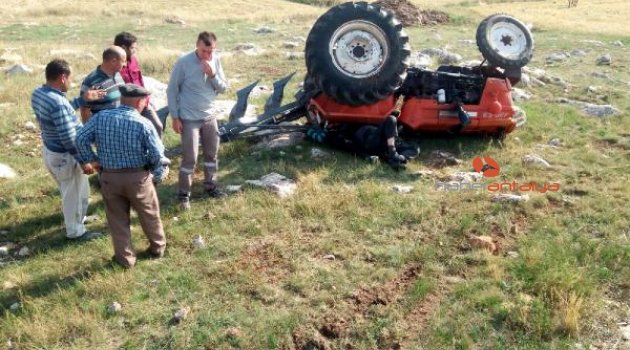 Antalya'da traktör devrildi: 1 ölü, 1 yaralı