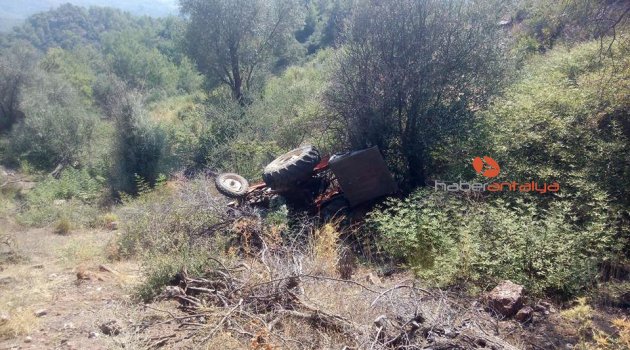 Antalya'da traktör uçuruma yuvarlandı: 1 ölü, 1 yaralı