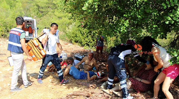 Antalya'da tur midibüsü şarampole devrildi: Ölü sayısı artıyor
