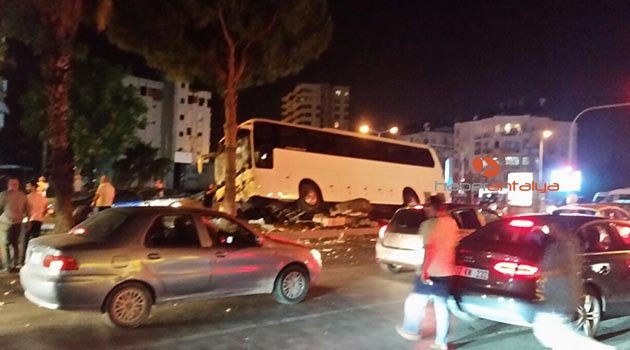 Antalya'da zincirleme kaza: 7 yaralı