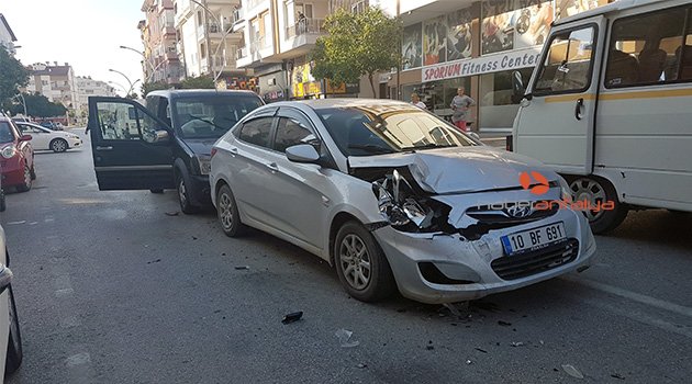 Antalya'da zincirleme kaza: Ortalık savaş alanına döndü