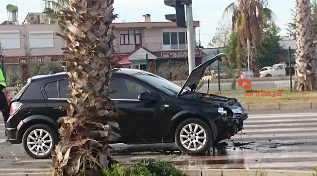 Antalya'da zincirleme trafik kazası: 1 yaralı