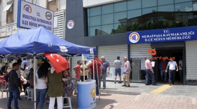 Antalya'daki nüfus müdürlüklerinde kayıt yoğunluğu