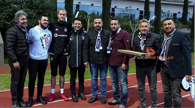 Antalyalı Beşiktaşlılardan, futbolculara turunç reçeli