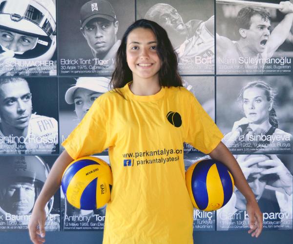 ANTALYALI DAMLA GALATASARAY'A TRANSFER OLDU