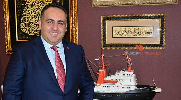 Antalyalı iş adamı Somali'de batık gemi çıkarıyor