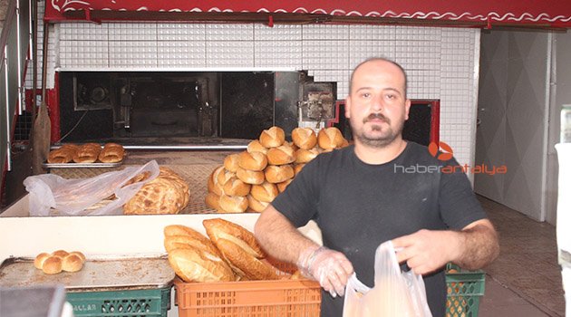 Antalyalı market, ekmekte yüzde 50 indirim yaptı, müşterilerin akınına uğradı