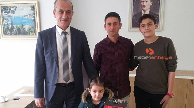 Antalyalı öğrencilerden Mehmetçik Vakfı’na destek