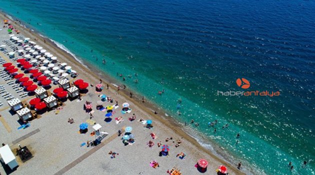 Antalyalı oy kullanıp sahile gitti