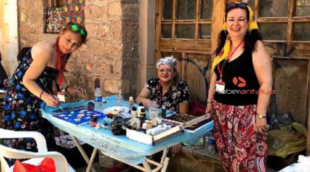 Antalyalı sanatçılar Basma Fistan Çalıştayı'nda