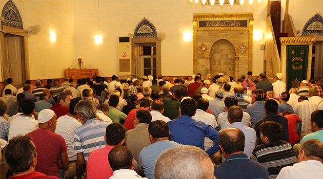 ANTALYALILAR KADİR GECESİ'NDE CAMİLERE AKIN ETTİ