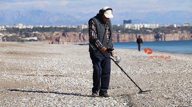 Antalya'nın dünyaca ünlü sahilinde define avı