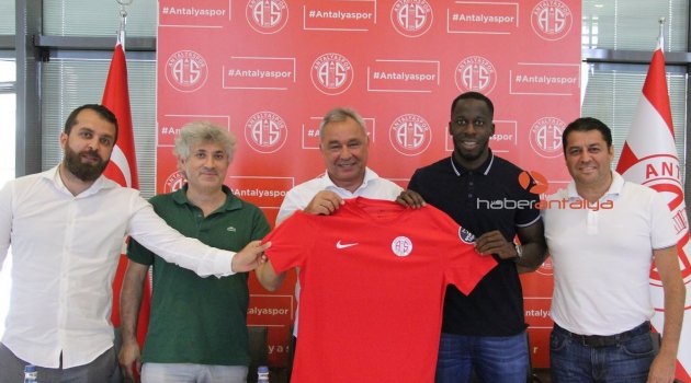 Antalyaspor, Aly Cissokho ile 3 yıllık sözleşme imzaladı