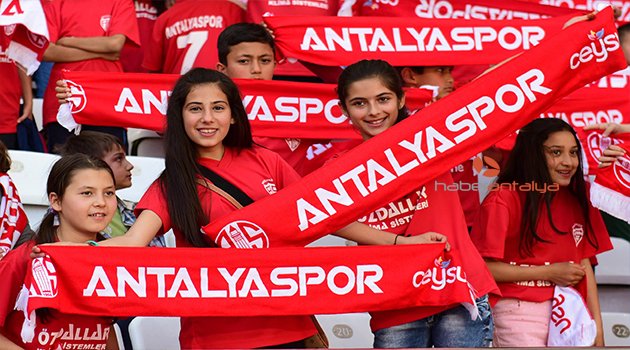 ANTALYASPOR BAŞKANI ÖZTÜRK TARAFTARDAN DESTEK İSTEDİ