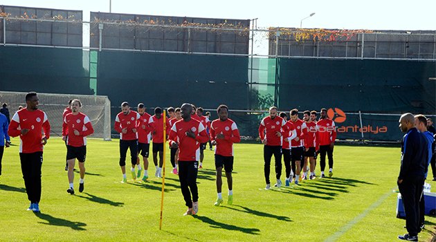ANTALYASPOR’DA MORAİS İLK ANTRENMANINA ÇIKTI