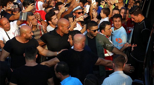 Antalyaspor’dan Nasri’ye görkemli imza töreni