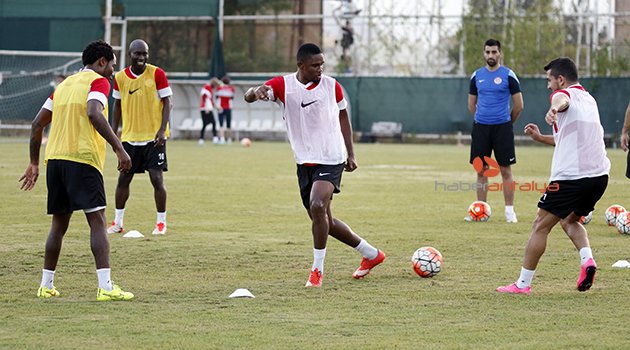 ANTALYASPOR DEPLASMANDA PUAN ARIYOR